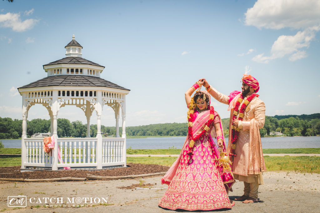 Indian wedding couple va