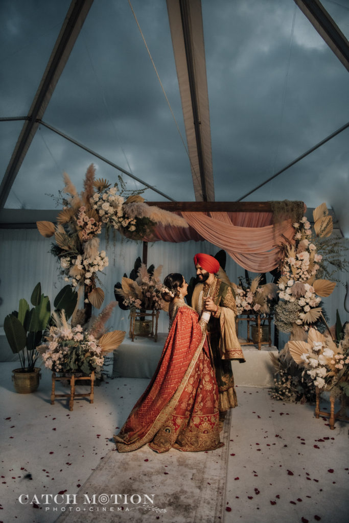 Sleek Sikh bride and groom