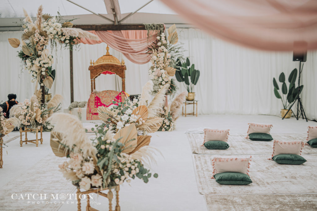 Stunning cozy wedding ceremony decor